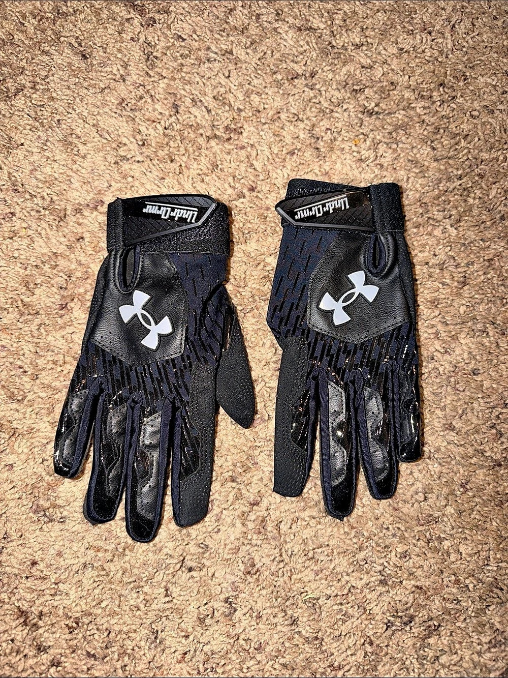 Under Armour Kids NWOT Youth Small Black Athletic Gloves